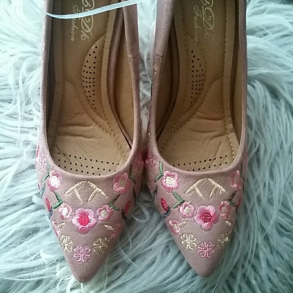 Heels - Picture 2 of 4